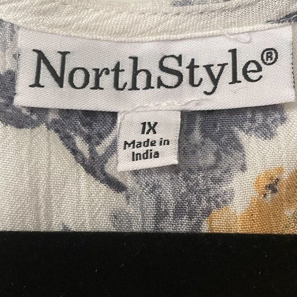 Women's Floral Top - Picture 3 of 5